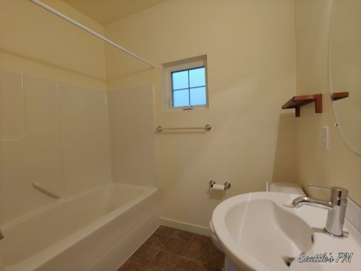 Building Photo - Beautiful 2 Bedroom Townhome in Issaquah- ...