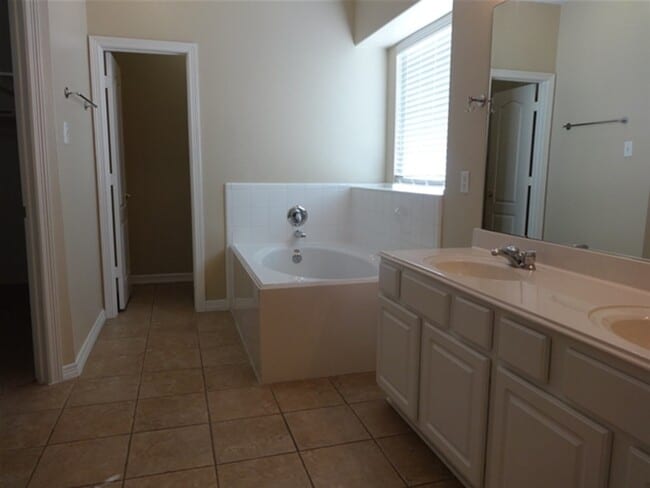 Building Photo - 28819 Hidden Cove Dr