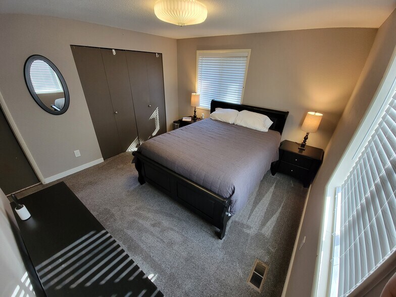 Master bedroom - 8111 NE 27th St