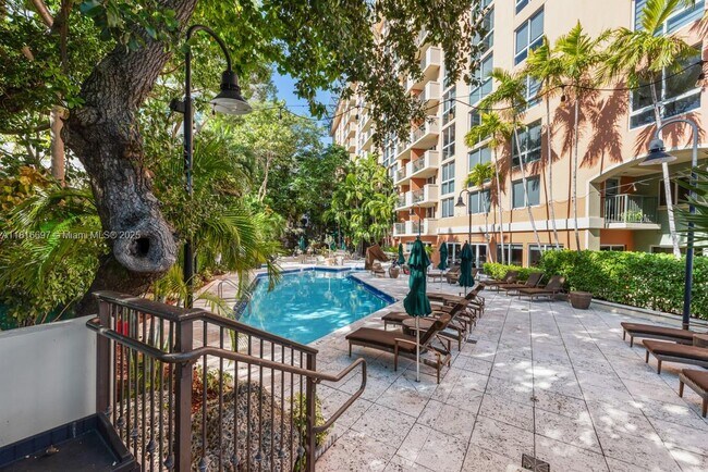 Building Photo - 2951 S Bayshore Dr