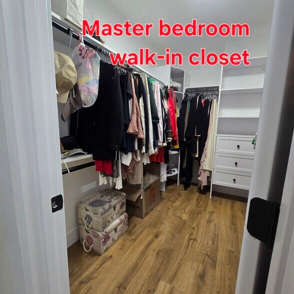 Building Photo - 916 S Sherbourne Dr