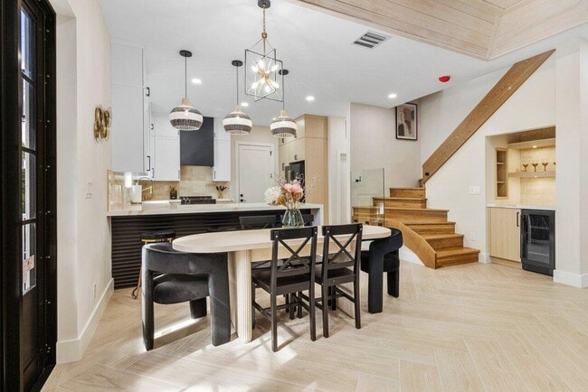 Building Photo - 1920 Spanish Trail