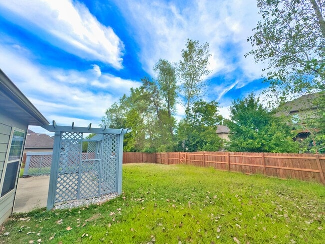 Building Photo - Marvelous 3 Bedroom House In Mill Creek Manor!