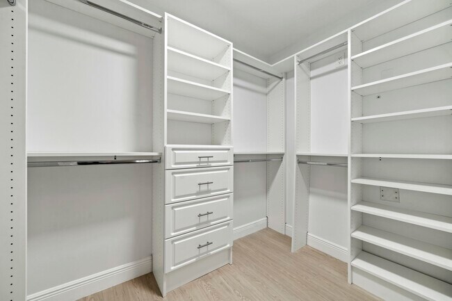 Building Photo - 6553 Via Regina