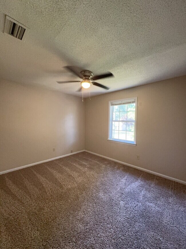 Building Photo - Stunning 3 Bed, 2.5 Bath Home with 1536 Sq Ft in Jacksonville, NC!