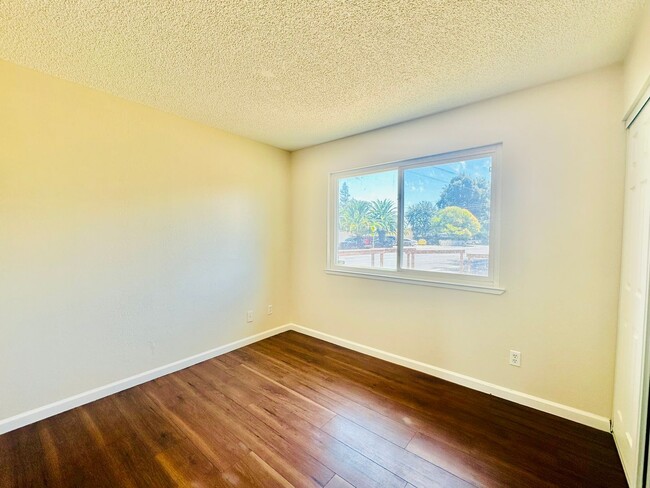 Building Photo - 505 Funston Dr