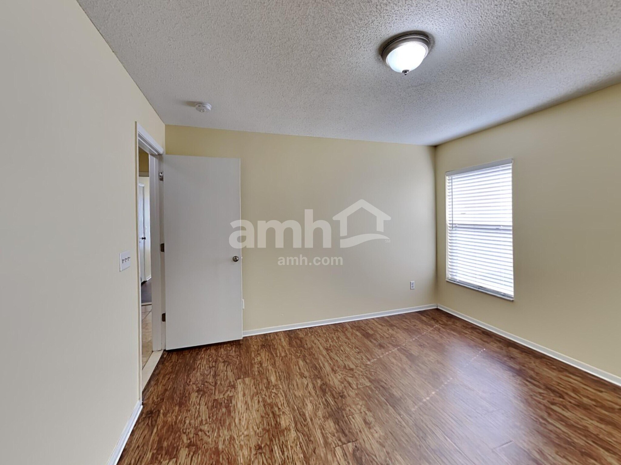 Building Photo - 3049 Holland Dr