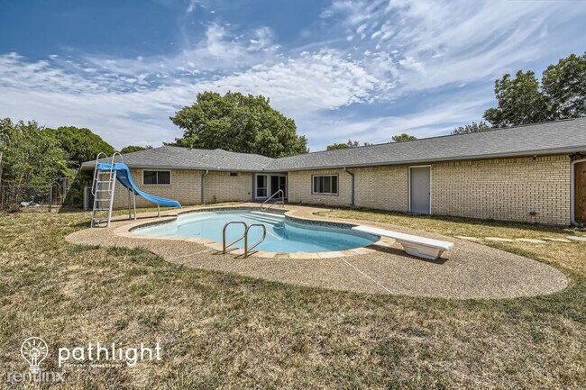 Building Photo - 3 br, 2 bath House - 122 Roma Drive UNIT