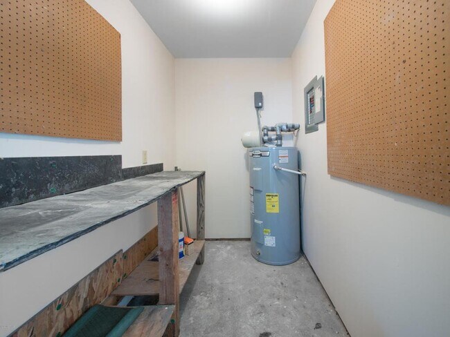 Building Photo - 114 Pine Crest Dr