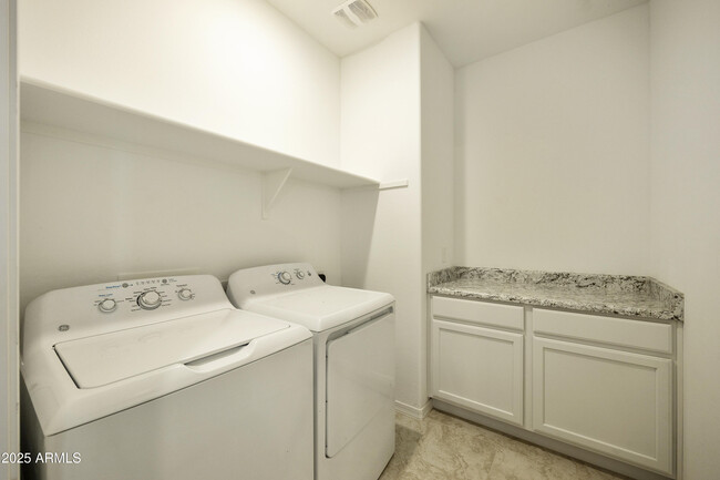 Building Photo - 5854 S Del Rancho