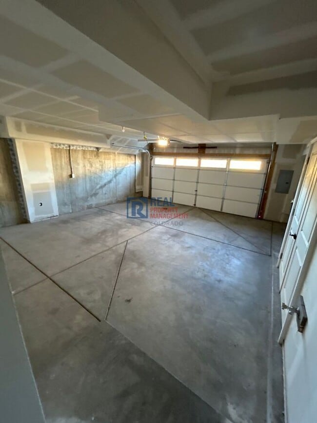 Building Photo - 5552 Canyon View Dr