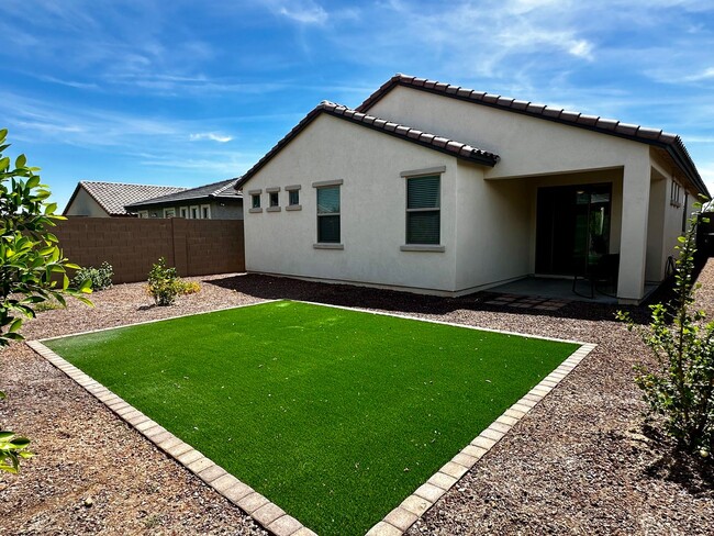 Building Photo - BEAUTIFUL VERRADO 3 BEDROOM PLUS DEN WITH ...