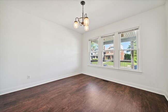 Building Photo - $1,675 - Spacious 3 Bedroom in North End