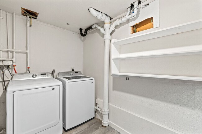 Building Photo - 460 N James Ave