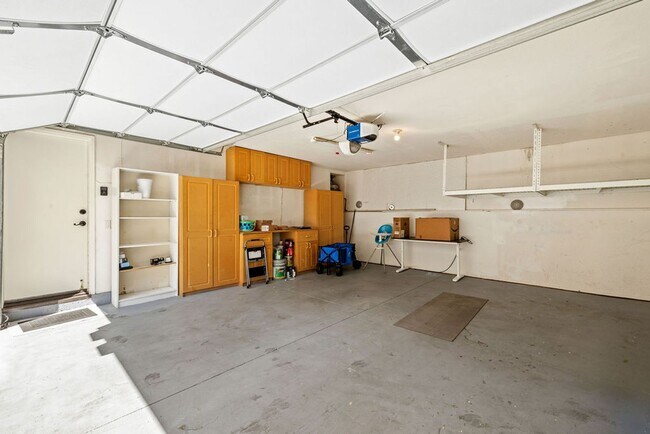 Building Photo - 205 Montana Del Lago Dr