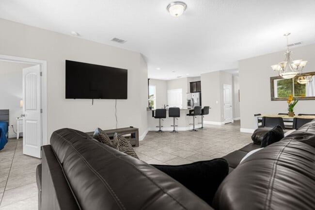 Building Photo - 4159 Oak Tree Dr