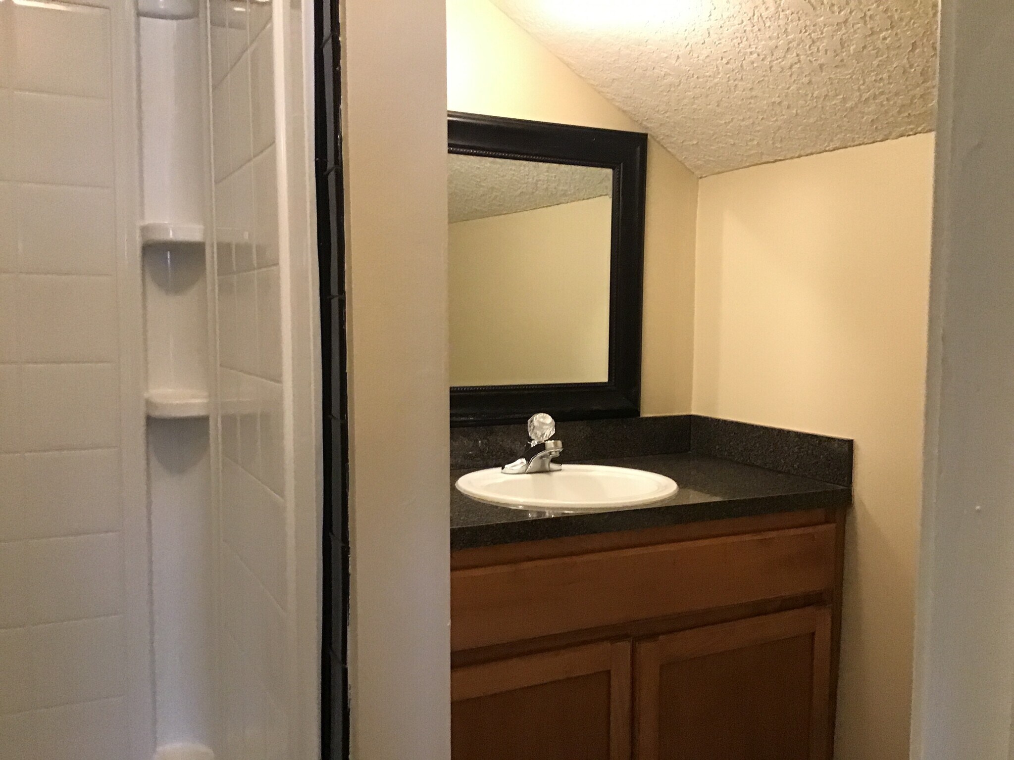 Building Photo - 2469 Royal Pointe Dr