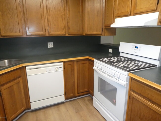 Building Photo - 1687 Glendale Rd