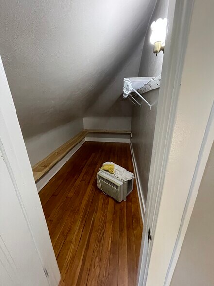 Walk in closet 1 - 3028 S 47th St
