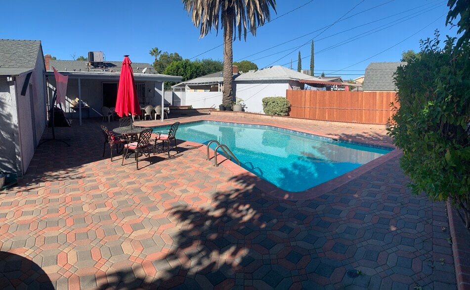 Building Photo - 8136 Bellingham Ave