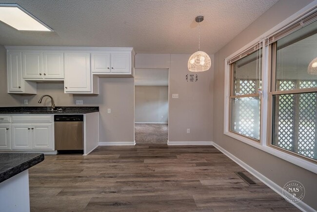 Building Photo - 2802 Evans Dr