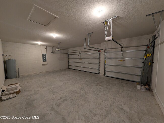 Building Photo - 2484 Landing Dr