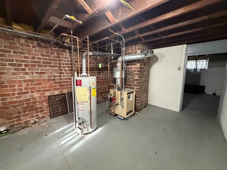 Building Photo - 1155 N Cherry St