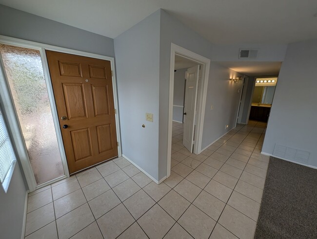 Building Photo - 3 Bedroom Patio Home in Joshua Village Nea...