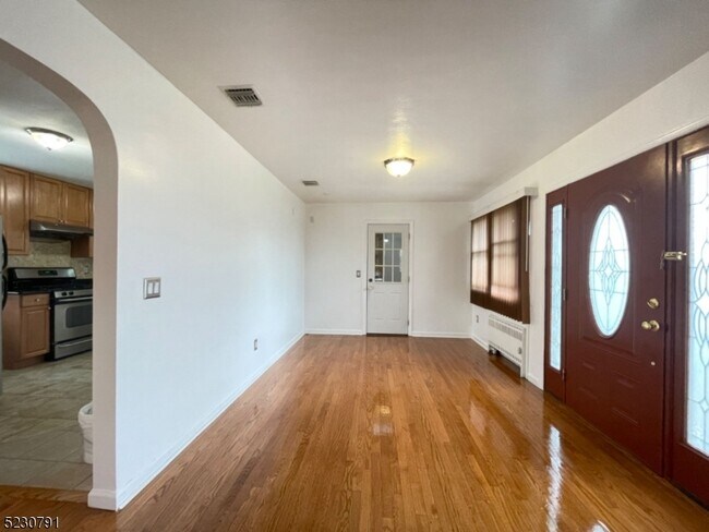 Building Photo - 39 Hillman Dr