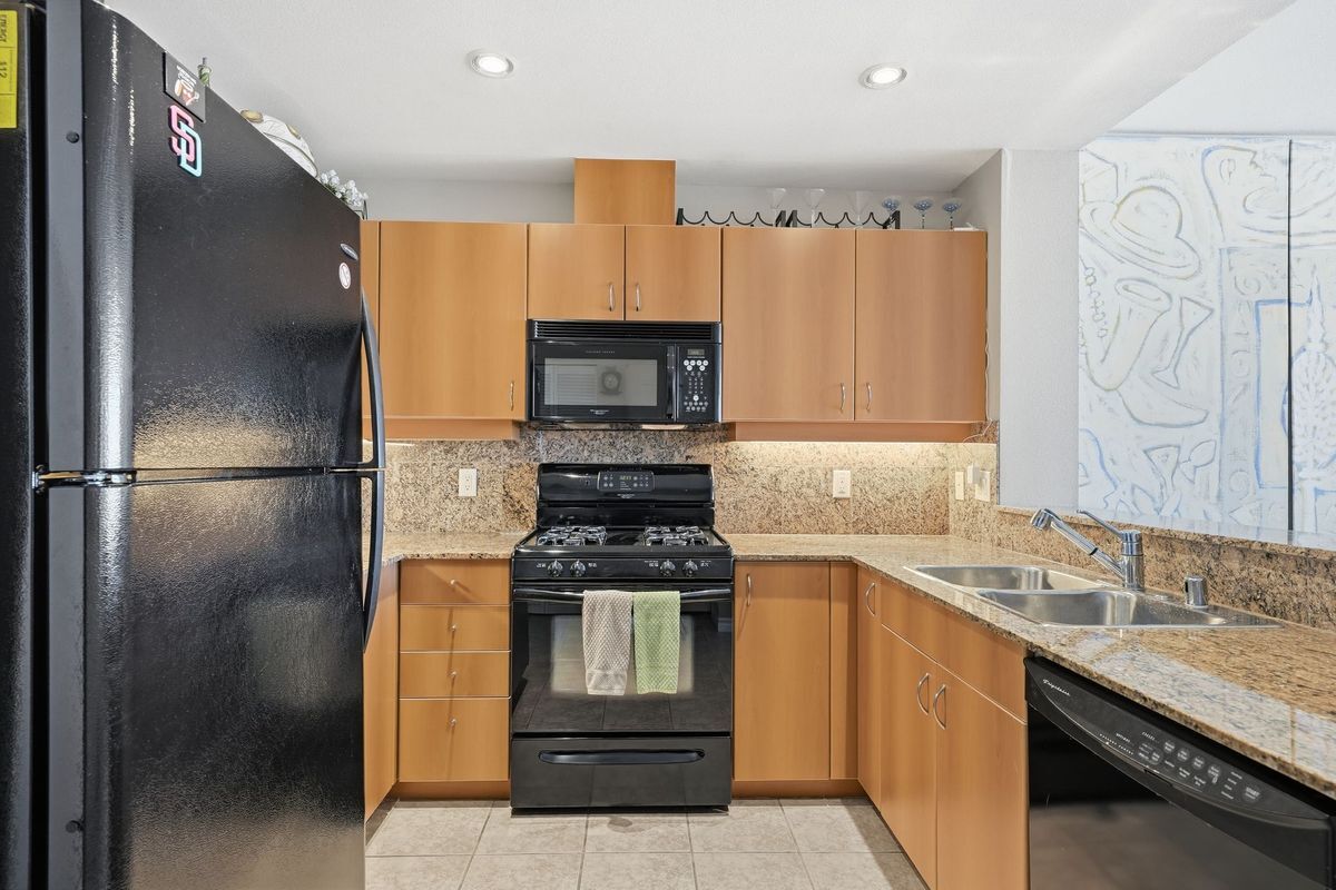 Building Photo - 300 W Beech St