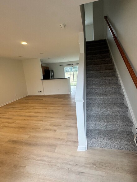 Building Photo - 1496 Artisan Ct
