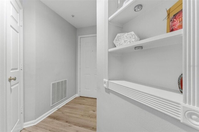 Building Photo - 1203 Bay Club Cir