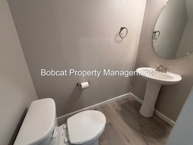 Building Photo - 860 Furlong Dr