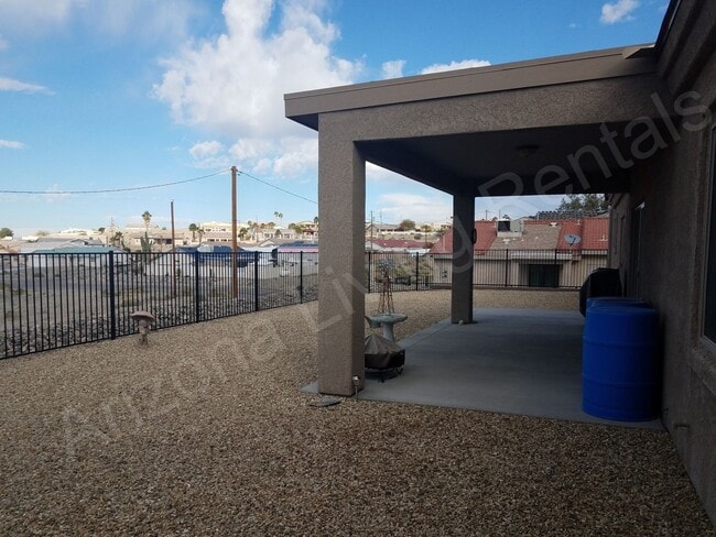 Building Photo - BEAUTIFUL RV GARAGE HOME