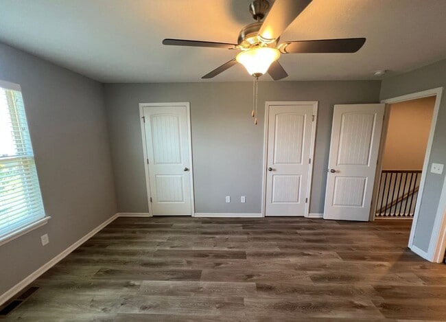 Building Photo - Charming 2 Bedroom, 2.5 Bath Townhome with...