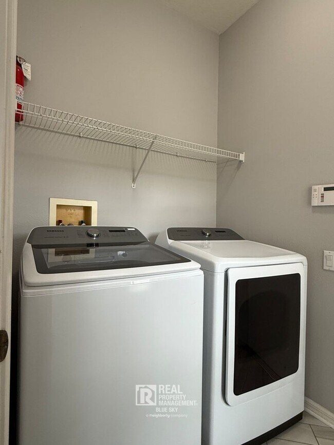 Building Photo - 5238 Gato Del Sol Cir