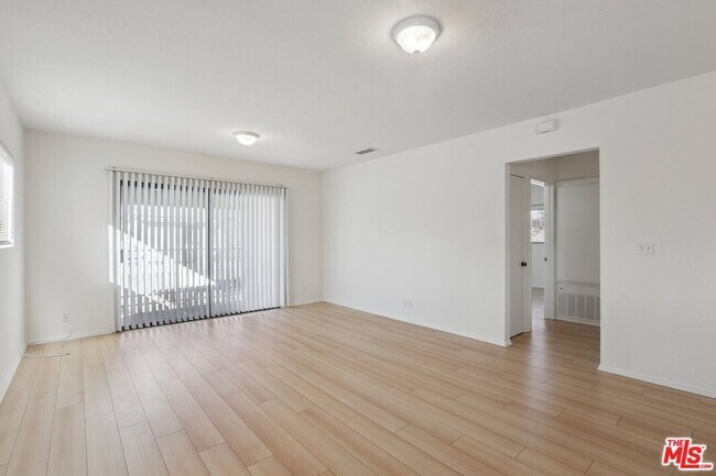 Building Photo - 5429 Troost Ave