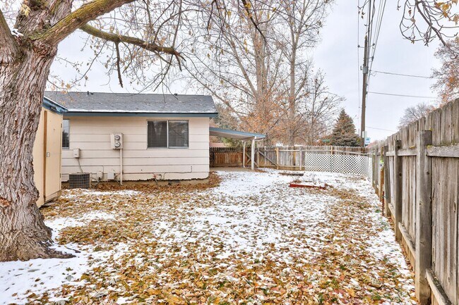 Building Photo - Holden Ave. Duplex ( Duplicate)