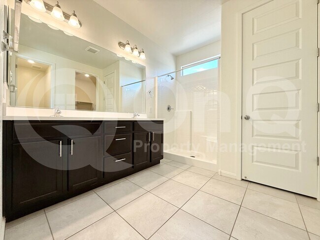 Building Photo - 747 W Nova Pl