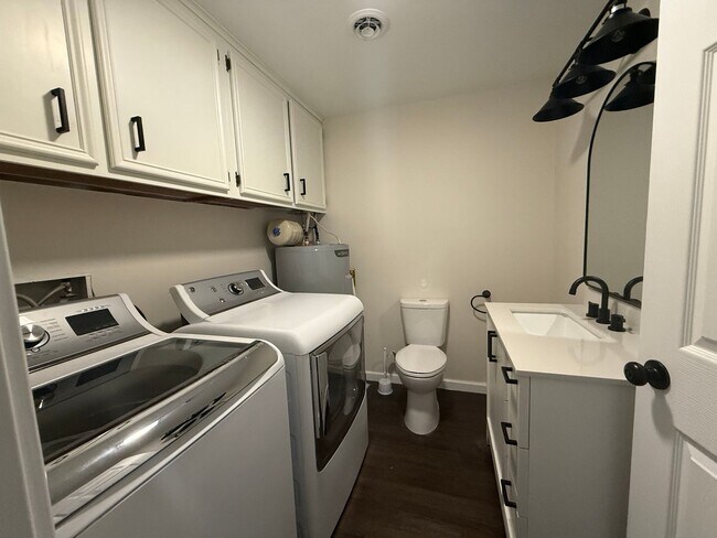 Building Photo - 3 bedroom 2.5 bathroom Home - Kingsport TN