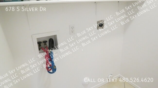 Building Photo - 678 S Silver Dr