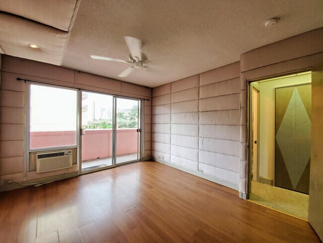 Building Photo - Available now: | 1 Bedroom, 1 Bathroom in Waikiki Cove.