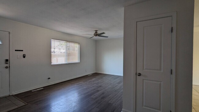 Building Photo - 5 BED/2 BATH RANCH HOME W/FINISHED BASEMEN...