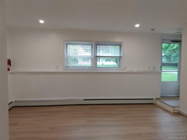 Building Photo - 10 Elm St