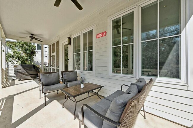 Building Photo - 708 Cardinal Ln