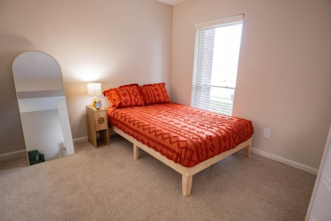 Woodmere Studio Main Room - Woodmere Apartments