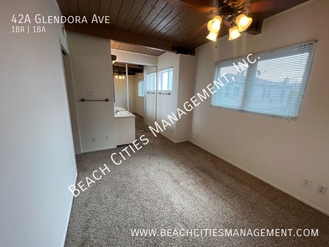 Building Photo - Amazing 1 Bedroom 1 Bath Triplex steps fro...