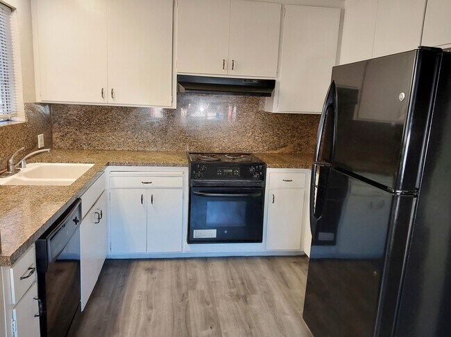 Building Photo - 436 Vasquez Ct