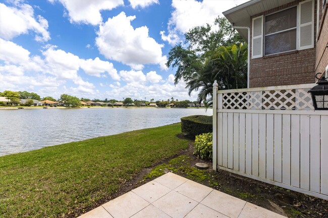 Building Photo - 6670 Ilex Cir