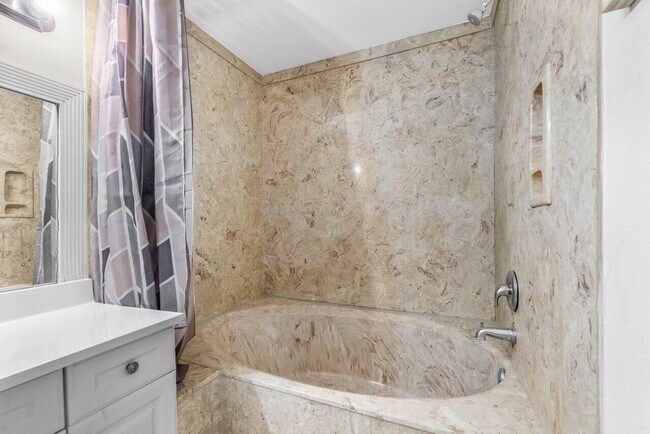 Building Photo - 16 Crossings Cir